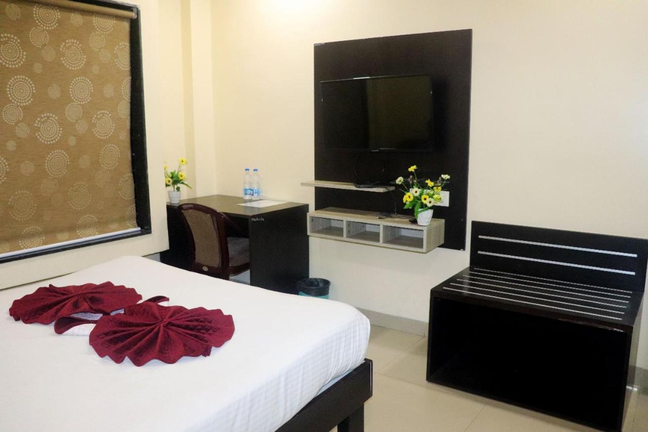 The Richi Rich Hotel And Resort Indore Exterior photo